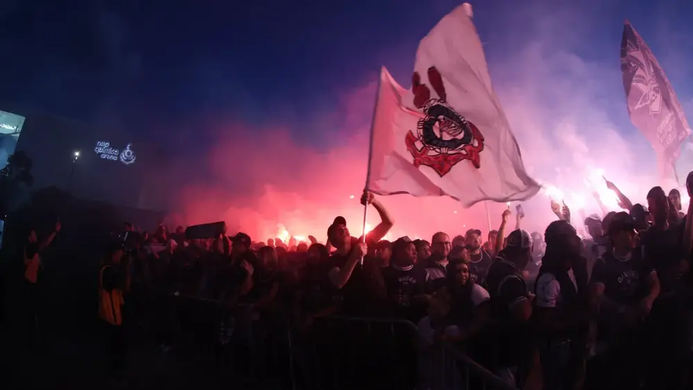 Corinthians vence, mas Inter avança na Copa do Brasil