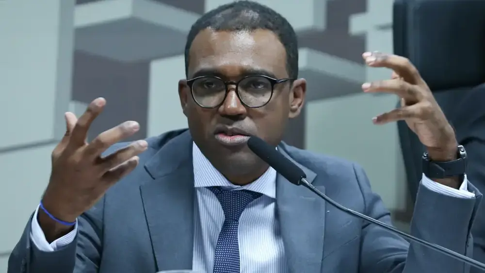 Diretor do BC diz à PF que agiu em sigilo por medo de vazamentos no caso Master